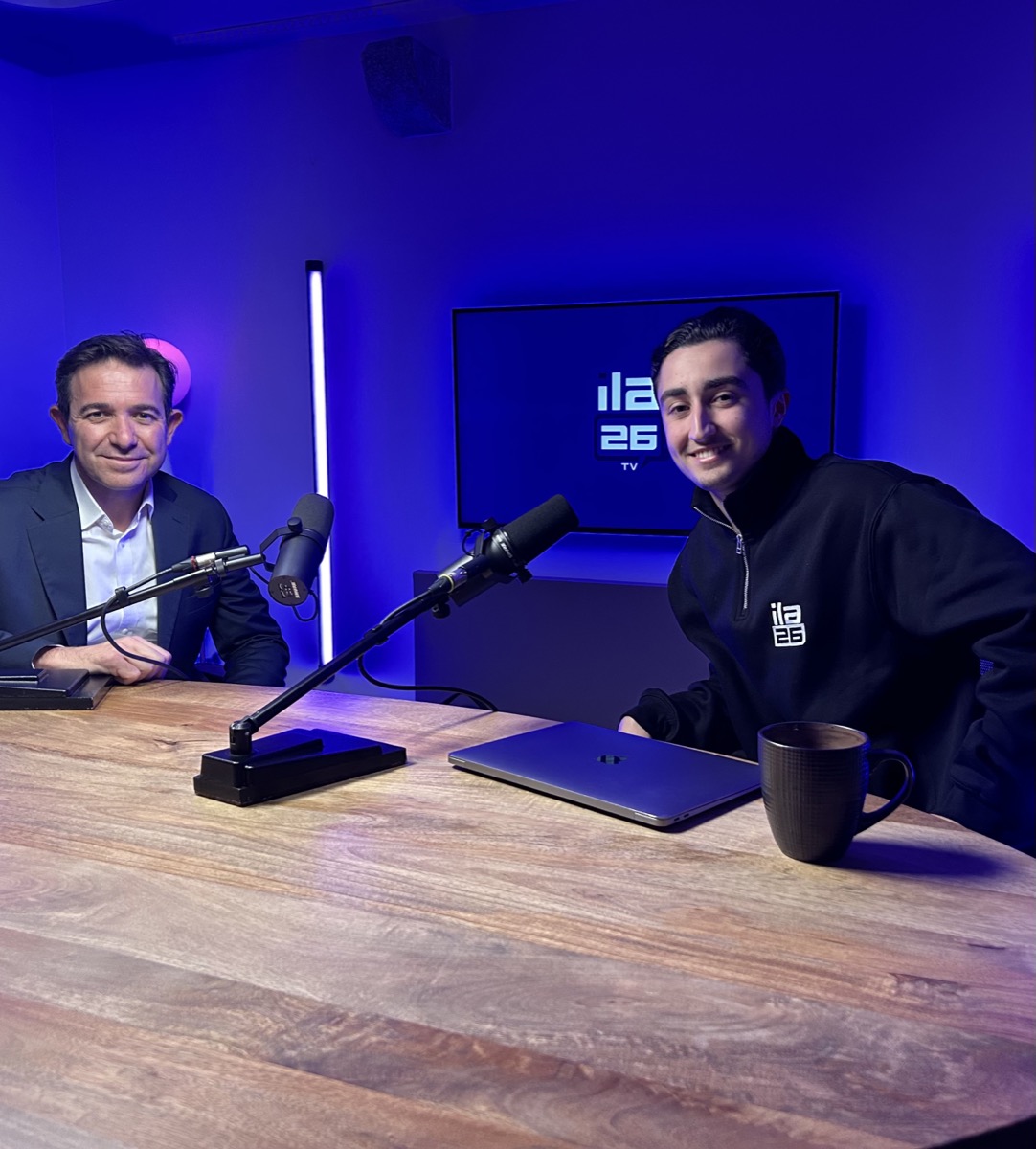 Enregistrement du premier podcast sur les CAE en Espagne, studio ILA26, Madrid, juin 2025
